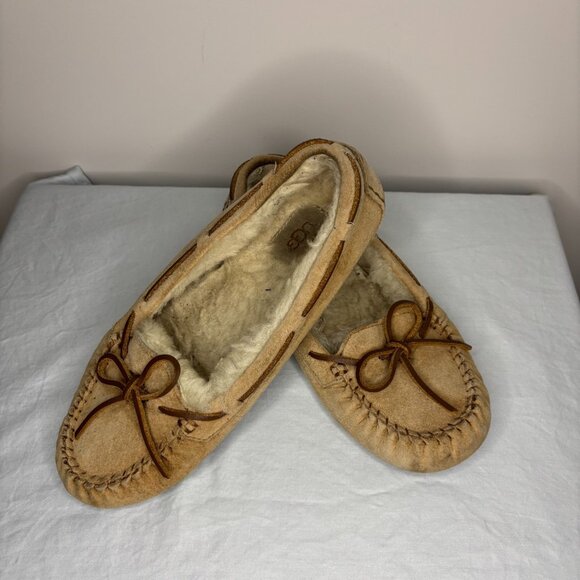 UGG Shoes - UGG Moccasin Tan Womens 8 Fur Lined Leather Laces Cozy Warm Winter Slipper